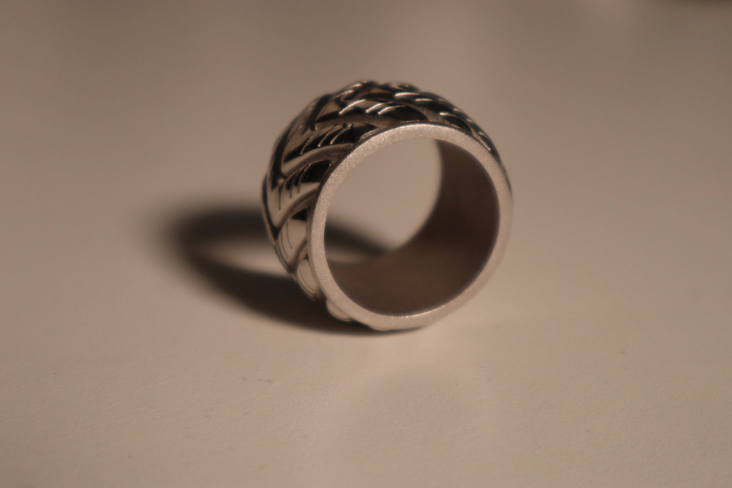 Low Profile men's ultra-wide band 2025
