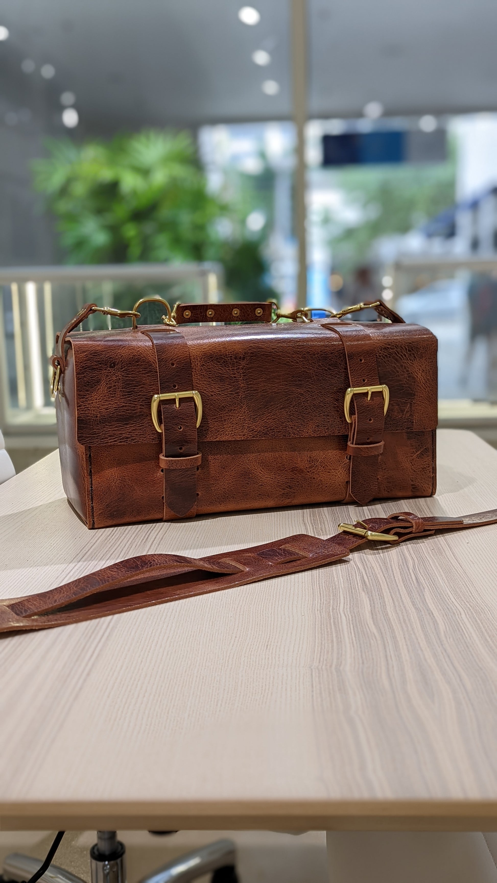 Trunk leather weekend bag